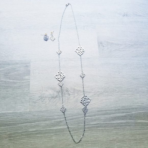 Set Earrings & Long Necklace Silvertone Geometric Costume Jewelry - Picture 2 of 12